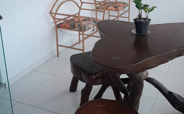 Situada às margens do rio Alegre, a pousada oferece um ambiente agradável para relaxar após um dia explorando lagoas, dunas e trilhas da região.