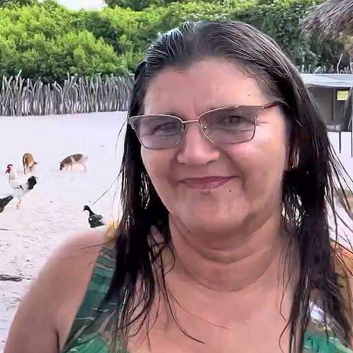 Conheça o Oásis de Baixa Granda com a Dona Dete no Trekking de 2, 3 4 dias nos Lençóis Maranhenses.