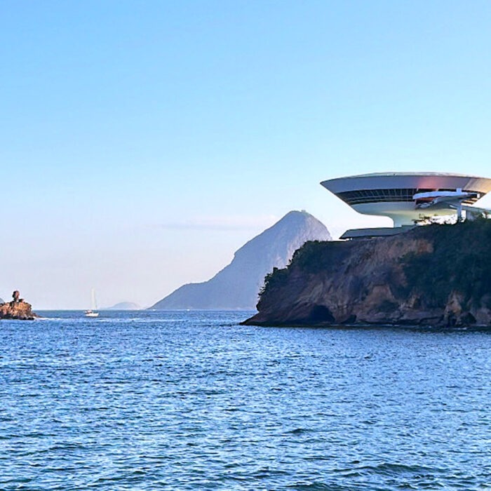 Com sol ou céu nublado, descubra passeios entre arte, natureza e histórias com Alfredo Costa.